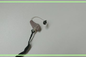 補聴器についた落下防止ストラップ